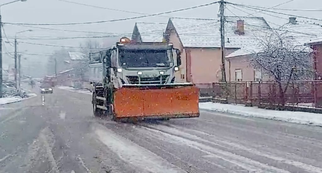 ЧИШЋЕЊЕ СНЕГА