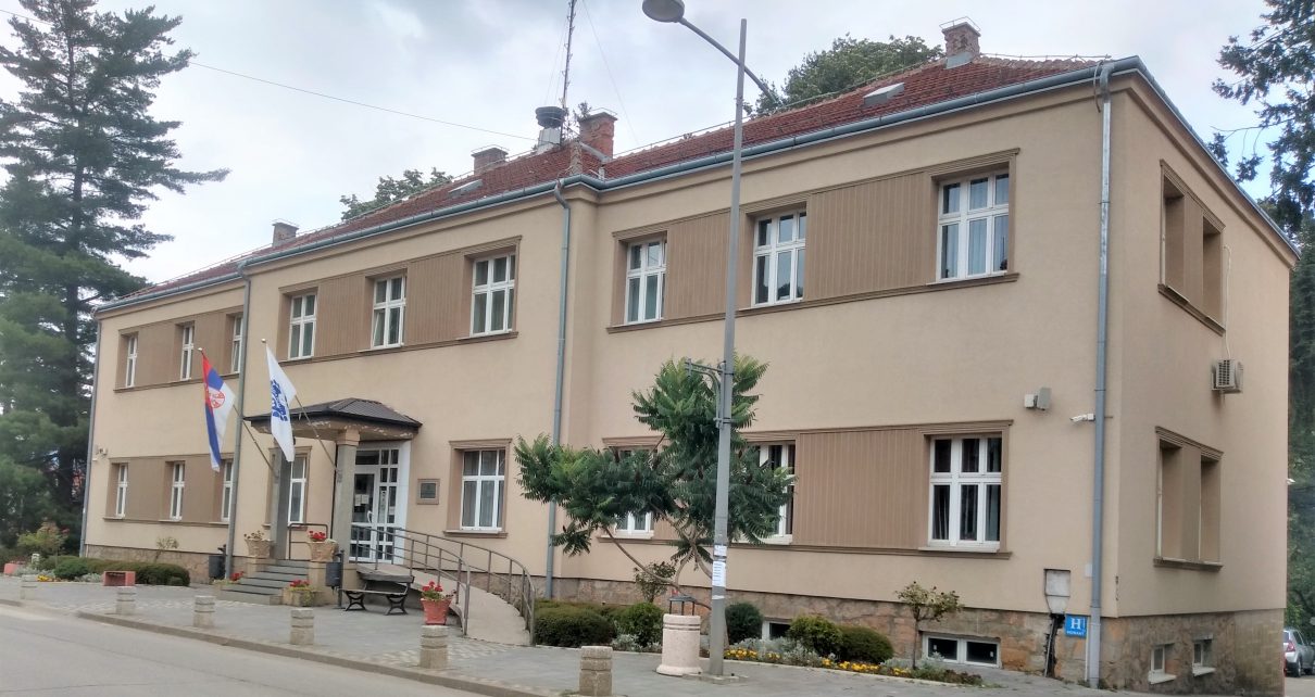 Зграда-општинске-управе ИВАЊИЦА (фото: Ј.С.)