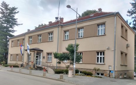 Зграда-општинске-управе ИВАЊИЦА (фото: Ј.С.)