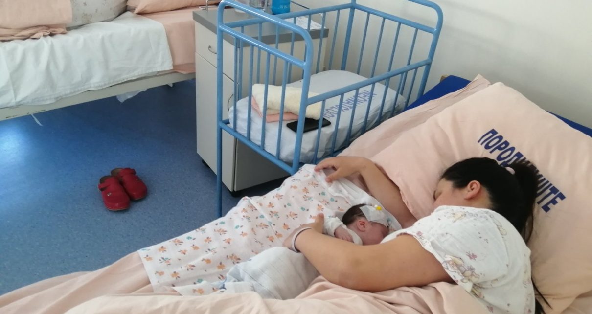 беба и мама