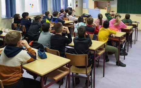 ОСНОВЦИ У ШКОЛИ У УЧИОНИЦИ