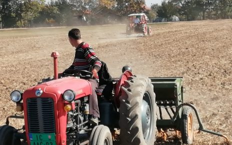 село село, трактор, орање