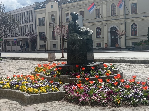 НАДЕЖДА ИСПРЕД ГРАДСКЕ УПРАВЕ, ФОТО: МИМА ЗИНДОВИЋ